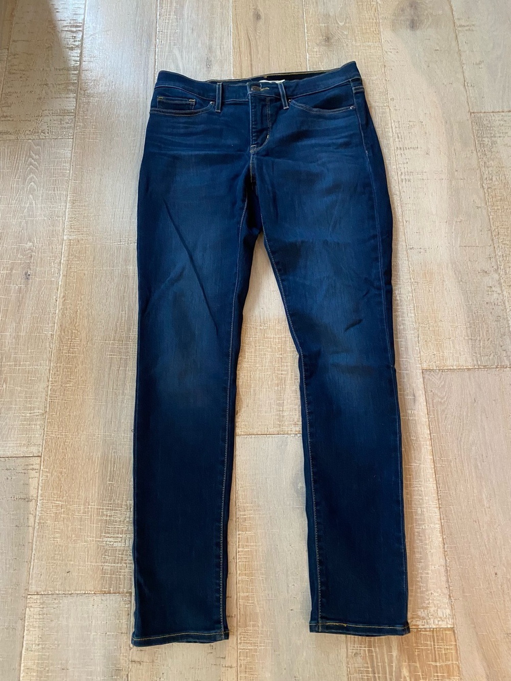 Levi Strauss 311 Shaping Skinny Jeans Sz. 28